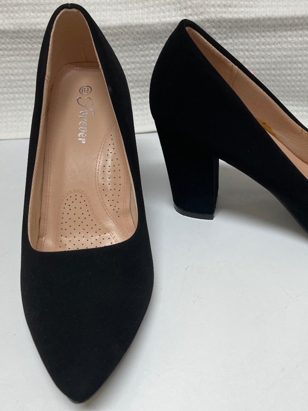 Elegant block pumps size 6.5